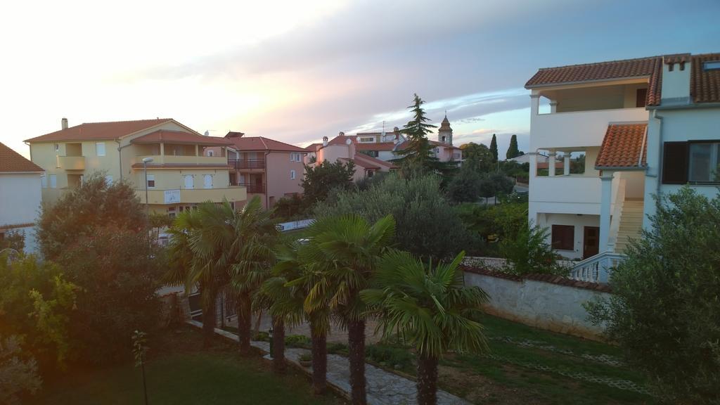 Apartments Free Parking Big Garden Apartment Peroj
