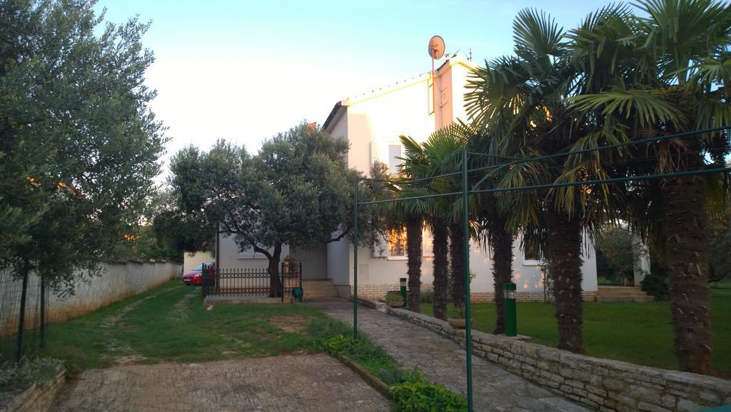 Apartments Free Parking Big Garden Apartment Peroj