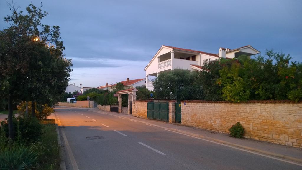 Apartments Free Parking Big Garden Apartment Peroj